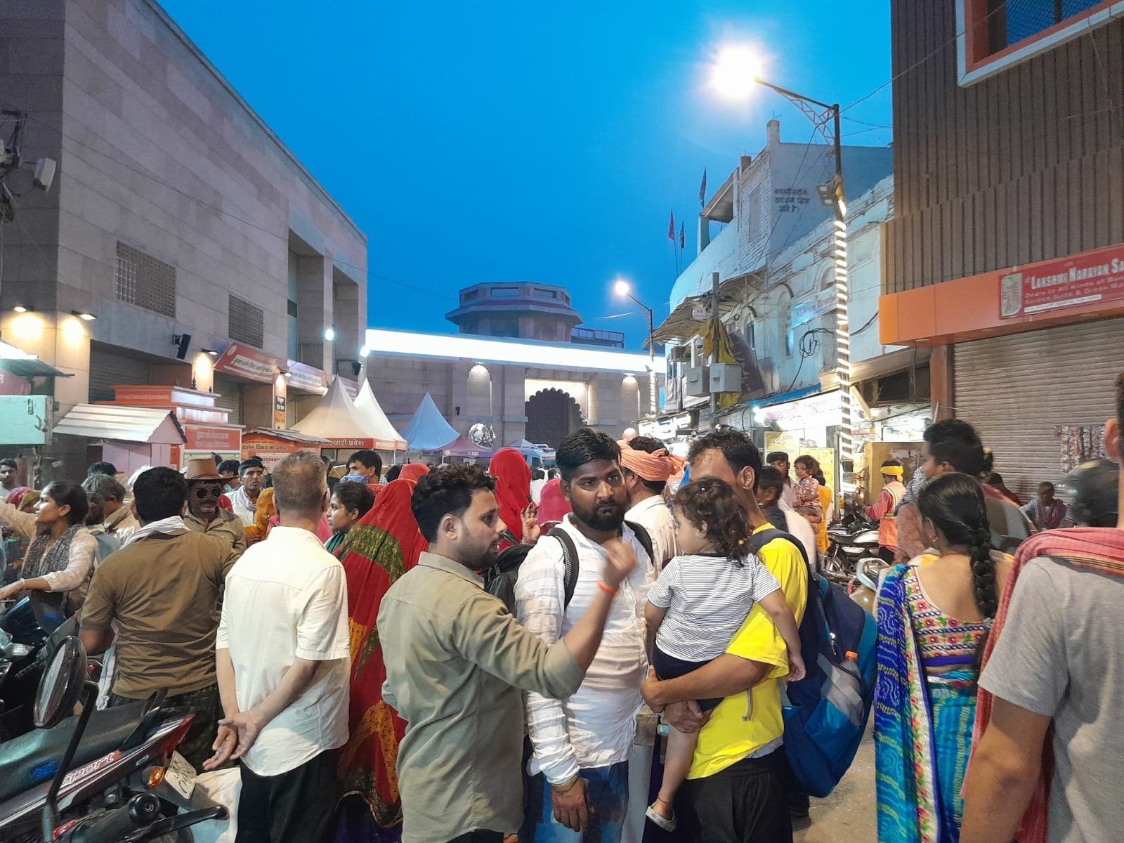 जहां विराजते हैं बाबा विश्वनाथ वहीं रोजाना लगता है भारी जाम…