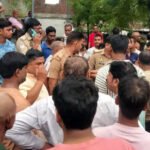 स्कूल से बच्चे को छोड़ लौट रहे पिता की सड़क हादसे में मौत, बारिश से फिसली बाइक; सिर में चोट लगने से गई जान