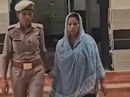 मेरठ में सनसनीखेज हत्याकांड, पत्नी ने प्रेमी के साथ मिलकर पति को करैत सांप से डसवाकर कराई हत्या