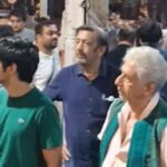 नसीरुद्दीन शाह के जंतर-मंतर पहुंचने का दावा निकला फर्जी, वायरल वीडियो मुंबई के थिएटर के बाहर का निकला