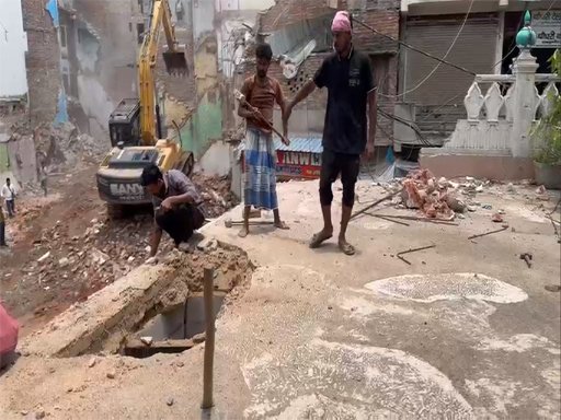 दालमंडी सड़क चौड़ीकरण को मिली रफ्तार, लंगड़ा हाफिज मस्जिद परिसर में सहमति से हटाया जा रहा प्रभावित निर्माण