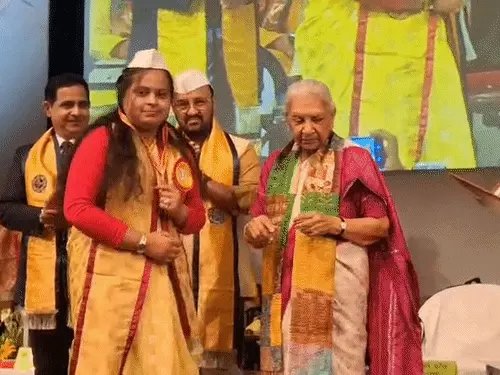 काशी विद्यापीठ के 48वें दीक्षांत समारोह का आगाज, राज्यपाल आनंदीबेन पटेल ने किया शुभारंभ, जंतर-मंतर आंदोलन पर बोली-'क्या यही हमारे संस्कार हैं?