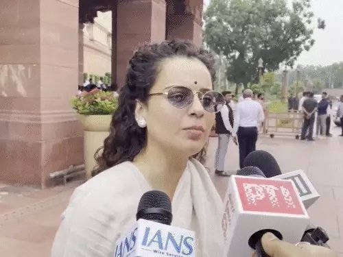 कंगना रनोट का विवादित बयान: नई पीढ़ी की महिलाओं को बताया 'गटर जेनरेशन', बोलीं- आजादी जिम्मेदारी के साथ आती है