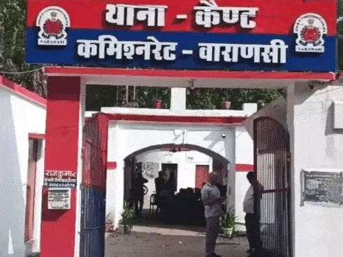 वाराणसी के कैंट में जुए के बड़े फड़ पर पुलिस का छापा, 4 गिरफ्तार; चौकी प्रभारी समेत 3 पुलिसकर्मी निलंबित, इंस्पेक्टर की जांच शुरू