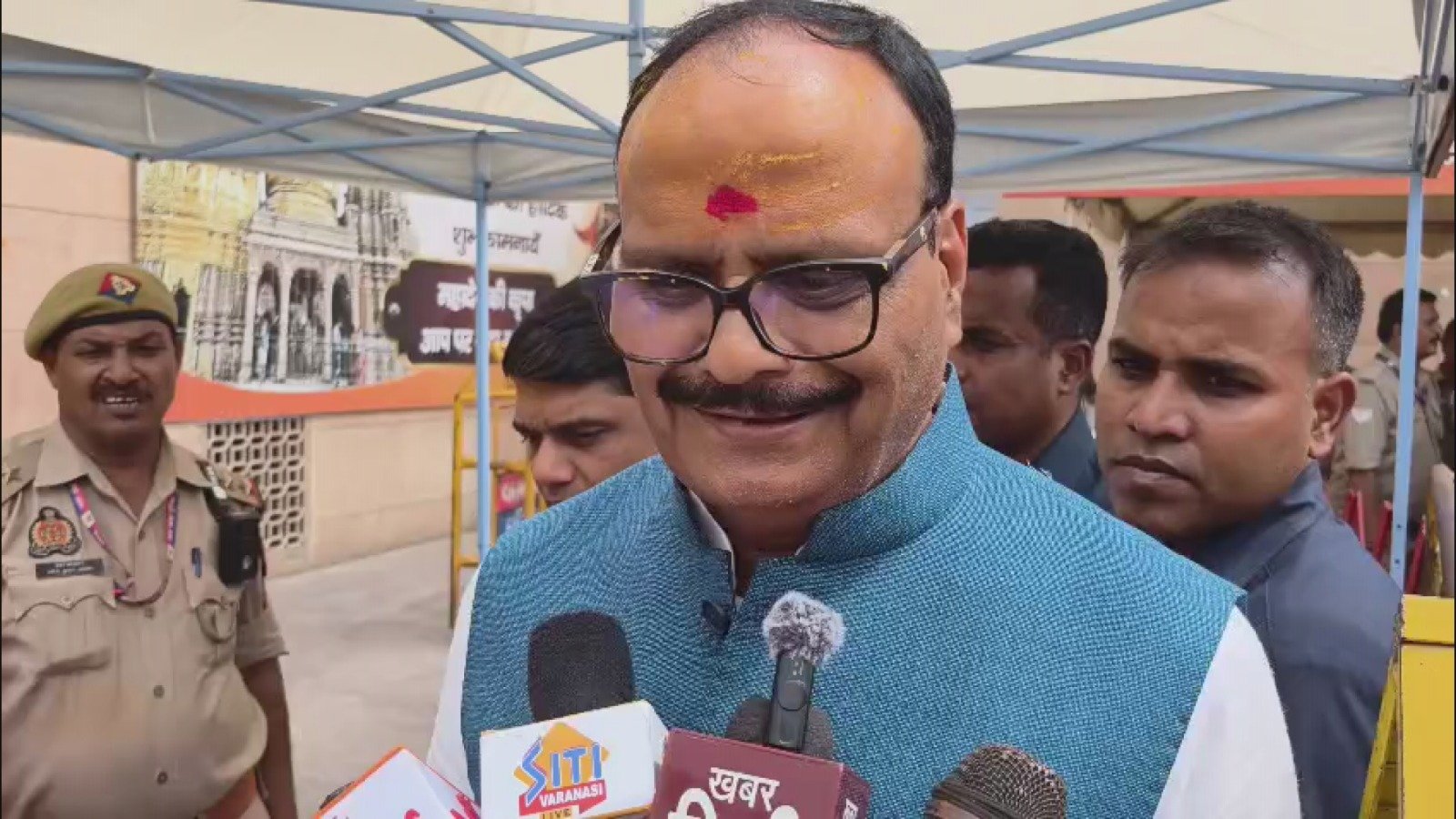 काशी विश्वनाथ मंदिर पहुंचे डिप्टी सीएम ब्रजेश पाठक, बाबा के दरबार में की पूजा-अर्चना