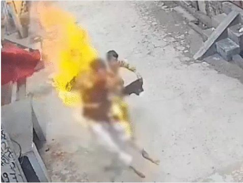 पत्नी से विवाद के बाद मौलाना ने लगाई आग, 2 दिन बाद मौत: मरने से पहले बोला- प्रॉपर्टी हड़पना चाहती थी, CCTV आया सामने
