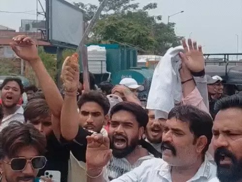 Punjab Bandh 2026: बरनाला लाठीचार्ज के विरोध में 12 जिलों में बंद, बाजार रहे बंद; अमृतसर में पुलिस जवान की मौत
