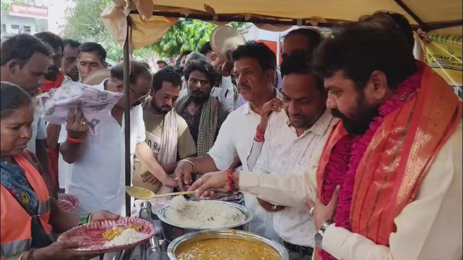 सावन में काशी तैयार: कांवड़ यात्रियों के लिए सेवा शिविर शुरू, 30 दिनों तक मिलेगा निःशुल्क भोजन और सहायता