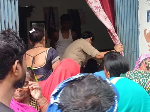 वाराणसी के फूलपुर में सुबह छत पर फंदे से लटका मिला 20 वर्षीय युवती का शव, जांच में जुटी पुलिस