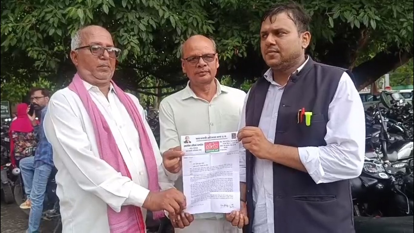 अखिलेश यादव पर टिप्पणी को लेकर सपा का विरोध, भाजपा प्रवक्ता अजय आलोक के खिलाफ पुलिस कमिश्नर को सौंपा ज्ञापन