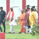 सीएम योगी आदित्यनाथ वाराणसी पहुंचे, विश्वनाथ मंदिर में करेंगे दर्शन; शिक्षक कैशलेस चिकित्सा योजना का करेंगे शुभारंभ