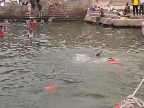 गंगा में डूब रहे युवक को एनडीआरएफ ने बचाया, दांडी घाट पर समय रहते चला रेस्क्यू ऑपरेशन