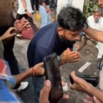 बारिश में भीग रहे छात्रों के लिए टेंट की मांग, CJP फाउंडर अभिजीत दीपके ने पुलिस से लगाई गुहार