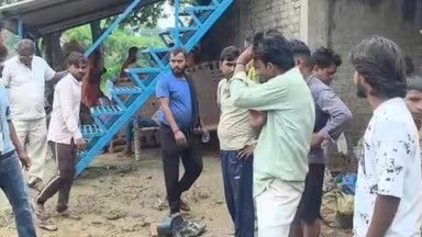कौशांबी में प्रेमिका से मिलने पहुंचे युवक की पीट-पीटकर हत्या, किशोरी गंभीर घायल