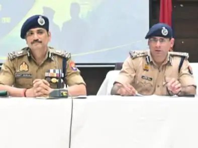 अपराध नियंत्रण में ढिलाई पर चौबेपुर इंस्पेक्टर लाइन हाजिर, कई थानों पर फेरबदल