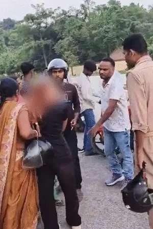 बीमार पिता के सामने युवती से दरिंदगी, पुलिस मौजूद रही और दबंग करते रहे मारपीट