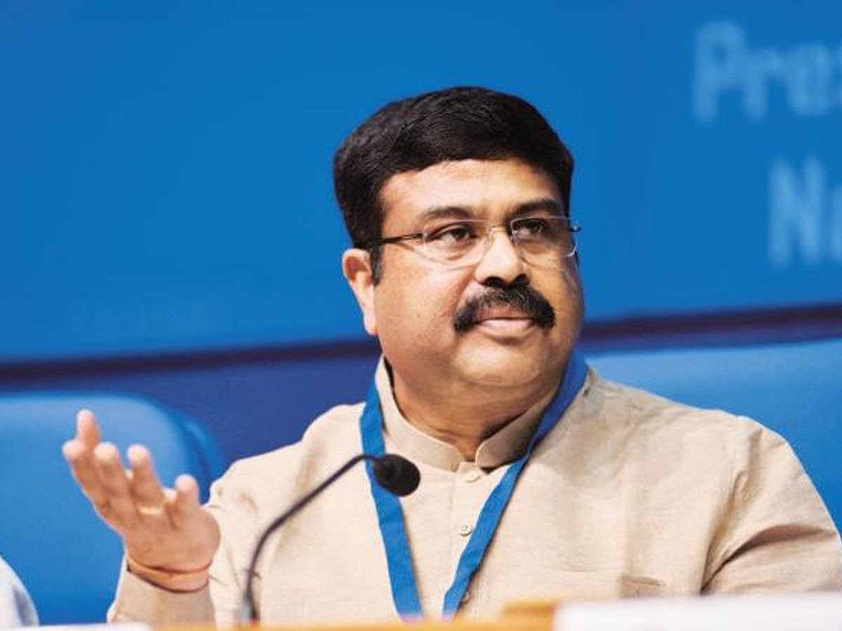 36 दिन के आंदोलन के बाद धर्मेन्द्र प्रधान शिक्षा मंत्री के पद से दिया इस्तीफा, दीपके बोले- इस सरकार में इस्तीफे नहीं होते; लेकिन झुकती है दुनिया, झुकाने वाला चाहिए