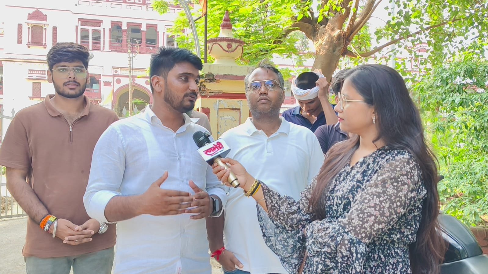 वाराणसी में छात्रों का दावा- हमारी आवाज रंग लाई, अब शिक्षा व्यवस्था में बदलाव की बारी