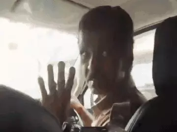 मुंबई में प्रदर्शनकारियों को पुलिसकर्मी की धमकी का वीडियो वायरल, ड्रग्स केस में फंसाने की बात; जांच शुरू, जवान ड्यूटी से हटाया गया