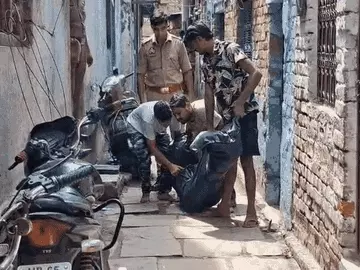 फोन चलाने पर मां ने लगाई रोक, बेटी ने कमरे में फांसी लगाकर की आत्महत्या