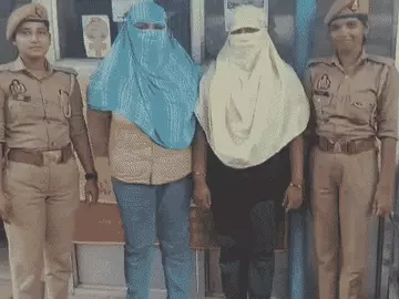 वाराणसी में एंटी रोमियो स्क्वॉड की कार्रवाई: अश्लील इशारे करने के आरोप में दो युवतियां गिरफ्तार, न्यायालय में पेशी के बाद जेल भेजीं