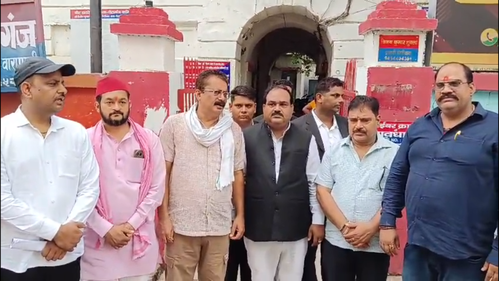 वाराणसी में भाजपा सांसद निशिकांत दुबे के खिलाफ एफआईआर की मांग, सपा ने आंदोलन की दी चेतावनी