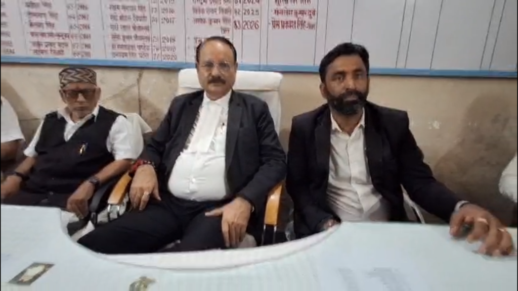 अधिवक्ता के घर में घुसकर हमले के आरोप से वकीलों में रोष, पुलिस आयुक्त से की सख्त कार्रवाई की मांग