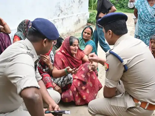 आजमगढ़ में दोहरी हत्या से सनसनी: दादा और पोते की कुल्हाड़ी से हत्या, पुलिस ने शुरू की गहन जांच