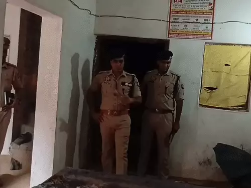 आजमगढ़ में दोहरी हत्या से सनसनी: दादा और पोते की कुल्हाड़ी से हत्या, पुलिस ने शुरू की गहन जांच