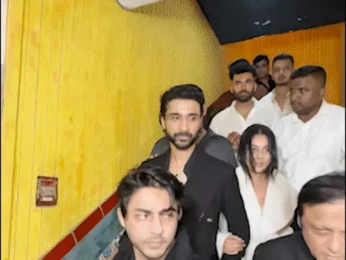 राघव जुयाल की बर्थडे पार्टी में पहुंचे आर्यन खान, भीड़ के बीच गिरे फैन की की मदद, सोशल मीडिया पर हुई जमकर तारीफ