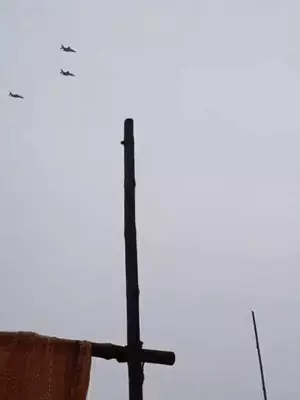 वाराणसी के आसमान में गरजे राफेल और सूर्य किरण, एयर शो की रिहर्सल ने बढ़ाया रोमांच