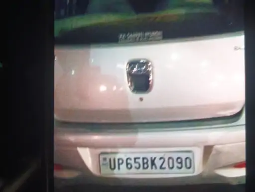 वाराणसी: युवती से बीच सड़क छेड़छाड़, विरोध करने पर हंगामा; भागते समय कार ने किशोरी को मारी टक्कर