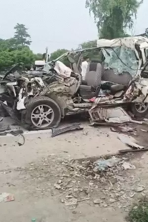 कानपुर में भीषण सड़क हादसा: खड़े ट्रक से टकराई तेज रफ्तार स्कॉर्पियो, भाई-बहन समेत तीन की मौत, नौ घायल