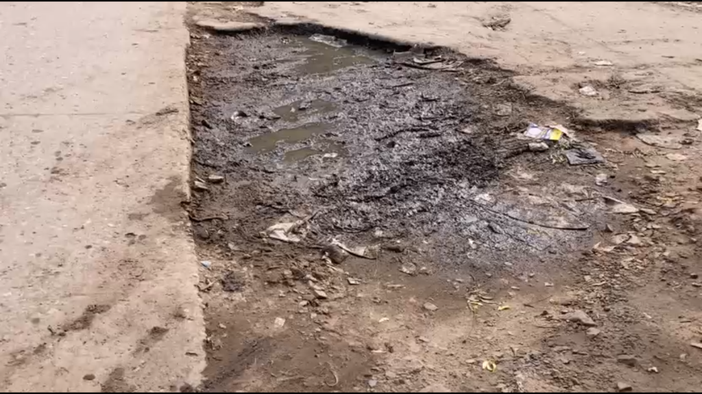 रथयात्रा से पहले बदहाल रथमार्ग, गड्ढों और सीवर के गंदे पानी के बीच निकलेगा भगवान जगन्नाथ का रथ
