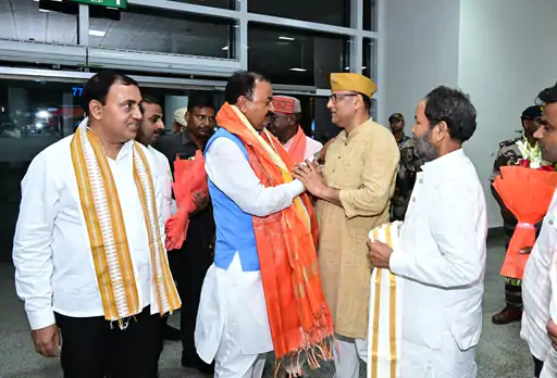 काशी पहुंचे डिप्टी सीएम केशव मौर्य, बाबा विश्वनाथ के किए दर्शन; राम मंदिर चढ़ावा मामले पर बोले-कानून और हनुमान जी की गदा पर रखें भरोसा