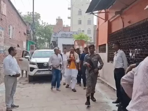 काशी पहुंचे डिप्टी सीएम केशव मौर्य, बाबा विश्वनाथ के किए दर्शन; राम मंदिर चढ़ावा मामले पर बोले-कानून और हनुमान जी की गदा पर रखें भरोसा