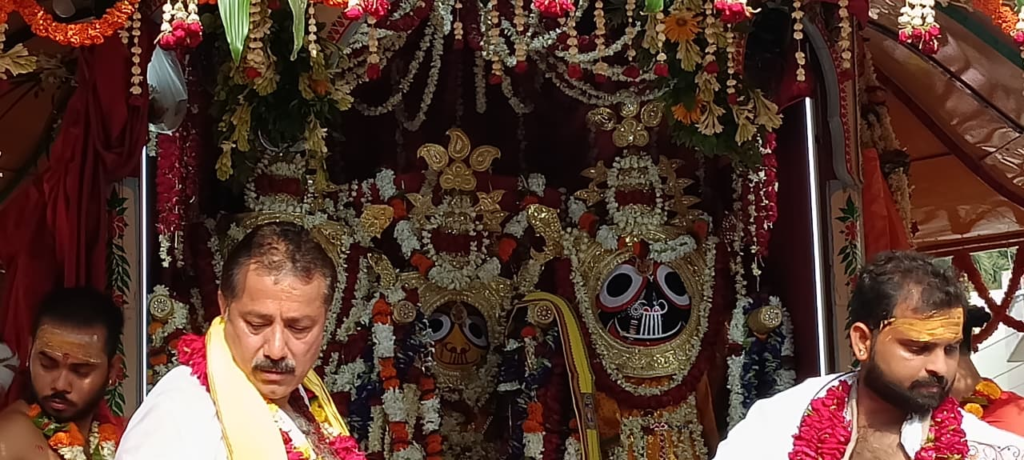 वाराणसी में भगवान जगन्नाथ रथयात्रा मेले का शुभारंभ, मंगला आरती के बाद उमड़ी श्रद्धालुओं की भारी भीड़; 56 भोग और नानखटाई प्रसाद बना आकर्षण