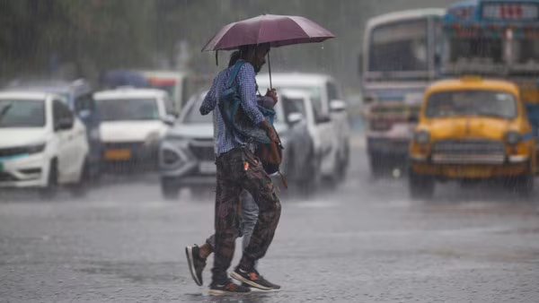 देशभर में मानसून ने पकड़ी रफ्तार: महाराष्ट्र में मूसलाधार बारिश, मुंबई समेत चार जिलों में रेड अलर्ट