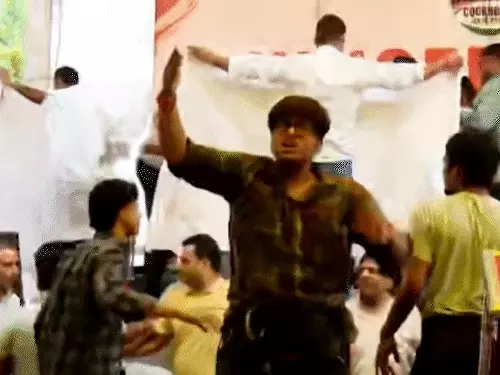 21वें दिन सोनम वांगचुक को अस्पताल ले गई पुलिस, जंतर-मंतर पर अभिजीत दीपके पर स्याही फेंकी, मचा हंगामा