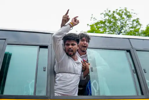 संसद के करीब पहुंचा CJP का मार्च: पुलिस ने छोड़े आंसू गैस के गोले, सभी गेटों पर सुरक्षा कड़ी; अभिजीत दीपके ने तोड़ी भूख हड़ताल