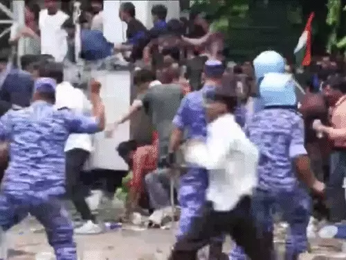 संसद के करीब पहुंचा CJP का मार्च: पुलिस ने छोड़े आंसू गैस के गोले, सभी गेटों पर सुरक्षा कड़ी; अभिजीत दीपके ने तोड़ी भूख हड़ताल