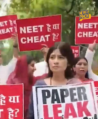 संसद तक 'चलो संसद' मार्च: छात्रों के समर्थन में उतरीं डिंपल यादव, परीक्षा व्यवस्था में सुधार की मांग तेज