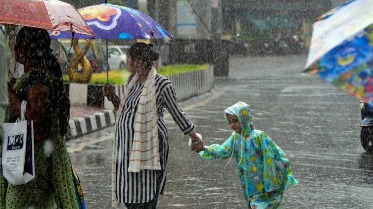 देशभर में मानसून ने पकड़ी रफ्तार: महाराष्ट्र में मूसलाधार बारिश, मुंबई समेत चार जिलों में रेड अलर्ट