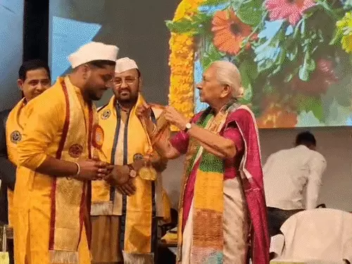 काशी विद्यापीठ के 48वें दीक्षांत समारोह का आगाज, राज्यपाल आनंदीबेन पटेल ने किया शुभारंभ, जंतर-मंतर आंदोलन पर बोली-'क्या यही हमारे संस्कार हैं?
