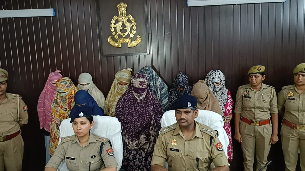 फर्जी मैरिज ब्यूरो का भंडाफोड़: वाराणसी पुलिस ने 10 महिलाओं को किया गिरफ्तार, 600 से अधिक लोगों से 10 लाख की ठगी का आरोप