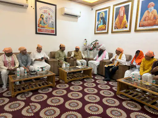 वाराणसी में संत रविदास प्रकाश पर्व को लेकर निकली 131 कलशों की भव्य यात्रा, 27 राज्यों तक पहुंचेगी समरसता का संदेश