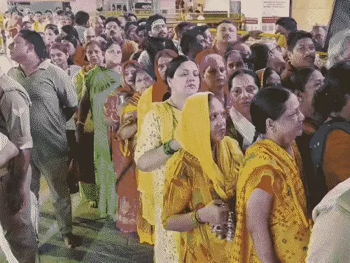 सावन के प्रथम दिन शिवालयों में उमड़ी आस्था, काशी विश्वनाथ धाम में श्रद्धालुओं का सैलाब; मुख्यमंत्री योगी ने किया जलाभिषेक