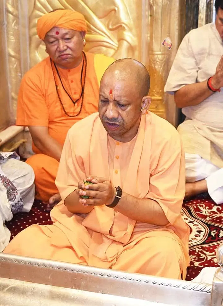 सावन के प्रथम दिन शिवालयों में उमड़ी आस्था, काशी विश्वनाथ धाम में श्रद्धालुओं का सैलाब; मुख्यमंत्री योगी ने किया जलाभिषेक