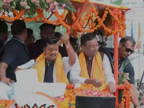 लखनऊ पहुंचे भाजपा राष्ट्रीय अध्यक्ष नितिन नवीन, सीएम योगी ने किया स्वागत, 18 KM रोड शो में उमड़ा जनसैलाब, 2027 चुनाव पर दिया बड़ा संदेश