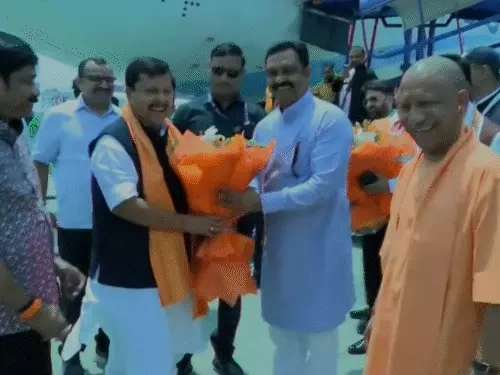 लखनऊ पहुंचे भाजपा राष्ट्रीय अध्यक्ष नितिन नवीन, सीएम योगी ने किया स्वागत, 18 KM रोड शो में उमड़ा जनसैलाब, 2027 चुनाव पर दिया बड़ा संदेश